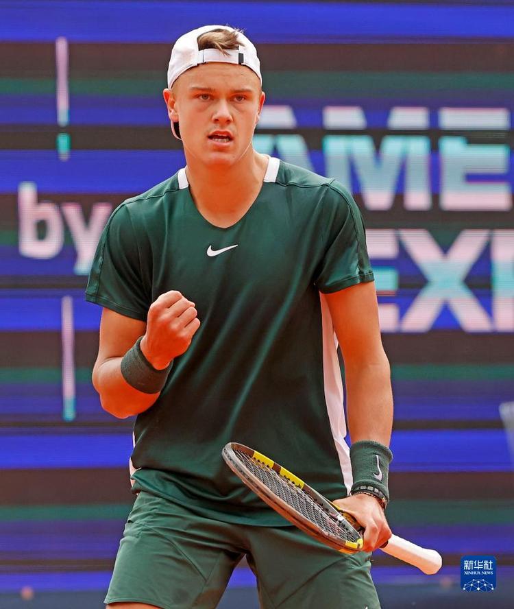 雄鹿若能保 雄鹿若能保